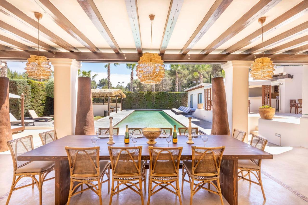Oasis Villas Complex Cala Llonga  Exterior photo
