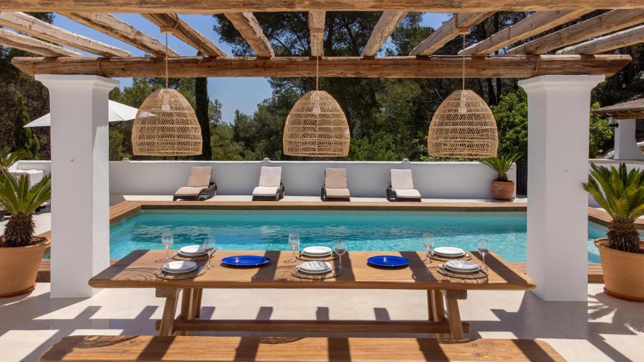 Oasis Villas Complex Cala Llonga  Exterior photo