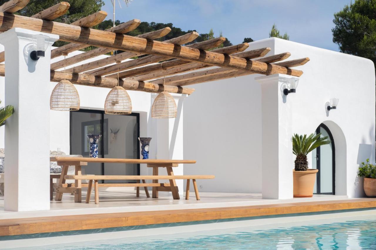 Oasis Villas Complex Cala Llonga  Exterior photo